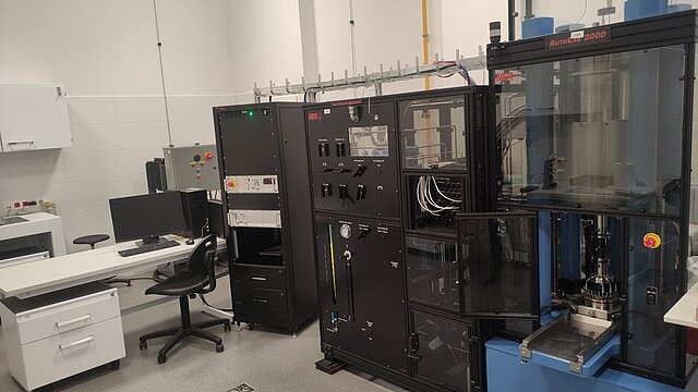 Zdjęcie przedstawiające wnętrze laboratorium KIG w bud. D-2